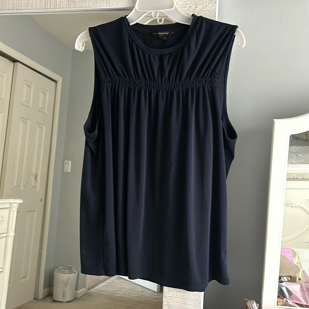 Banana Republic gently warn flowy tank. Size Large.